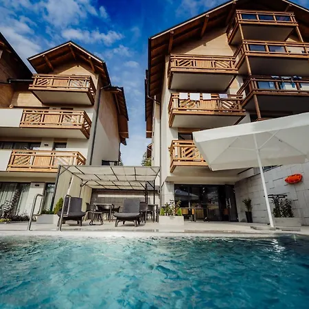 Five Seasons Three Aparthotel *